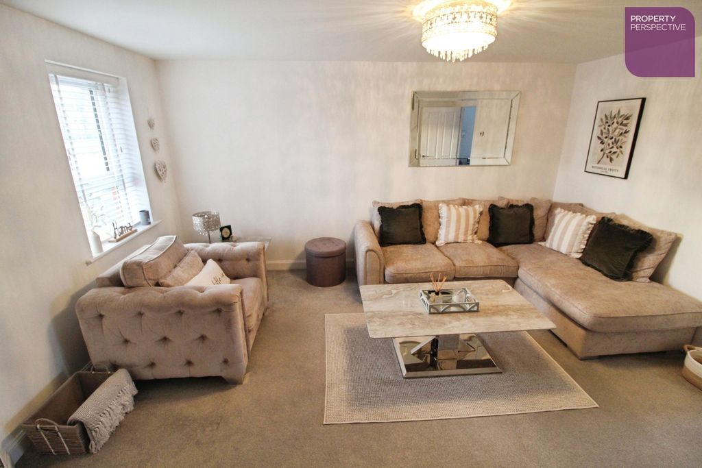 Property photo 2 of 11 Lounge