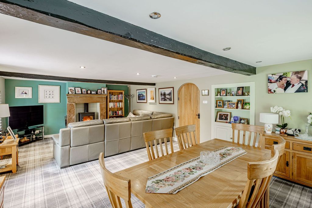 Property photo 2 of 61