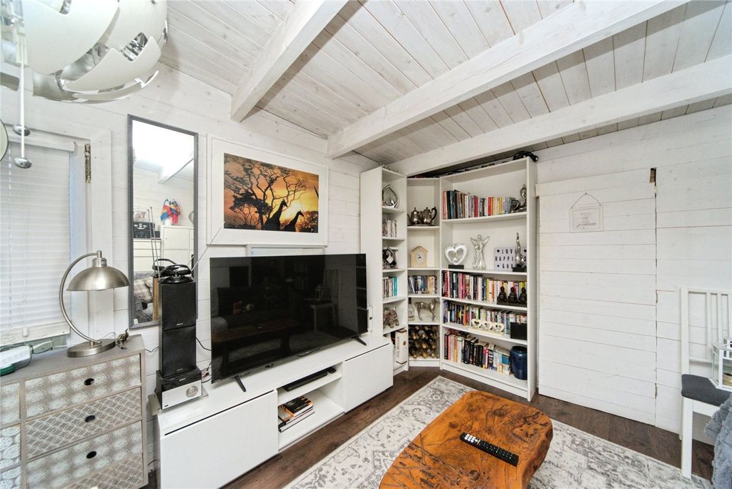 Property photo 3 of 20 Picture 3