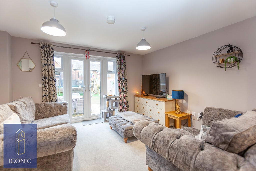 Property photo 2 of 11 Photo 4