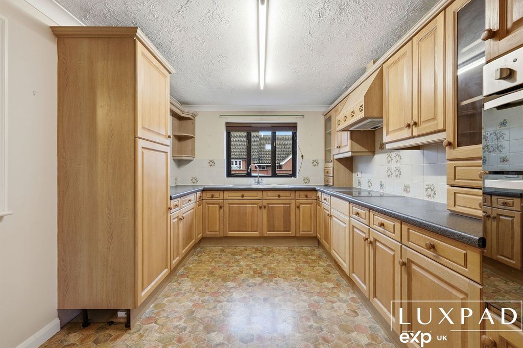 Property photo 3 of 27