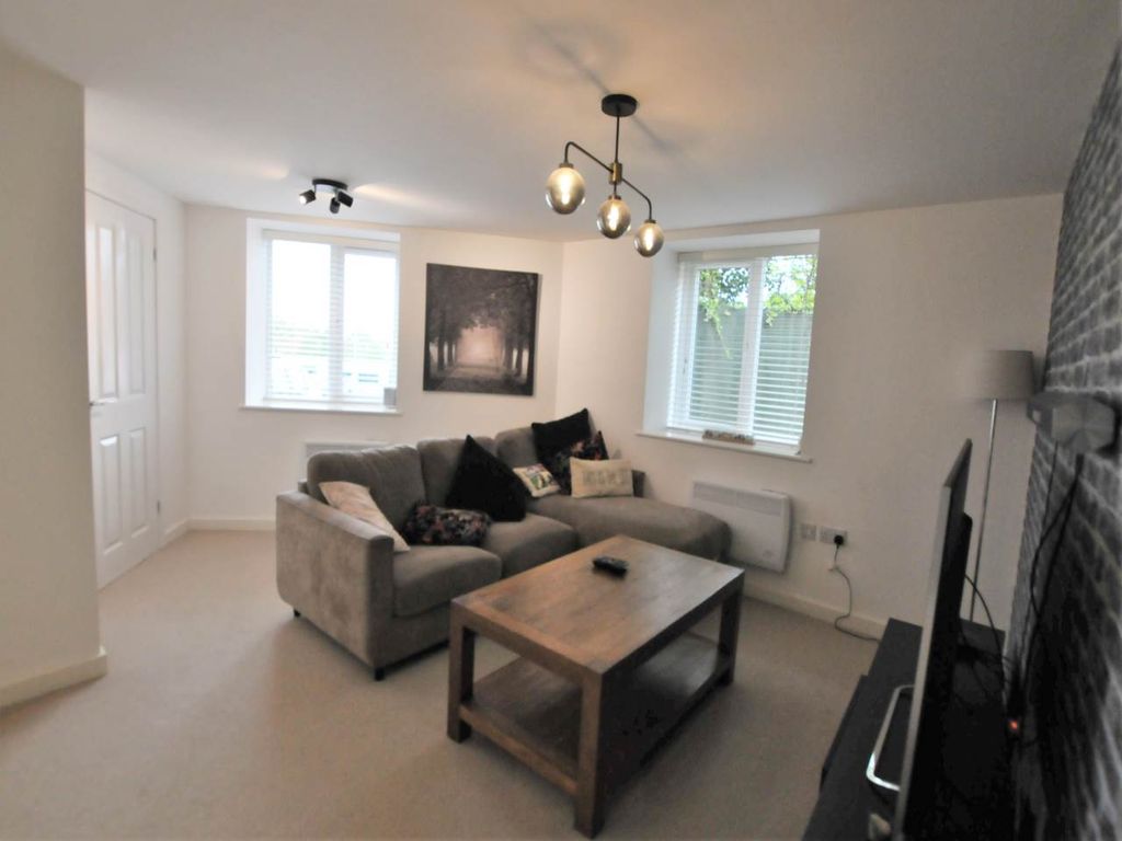 Property photo 2 of 10 Lounge 2