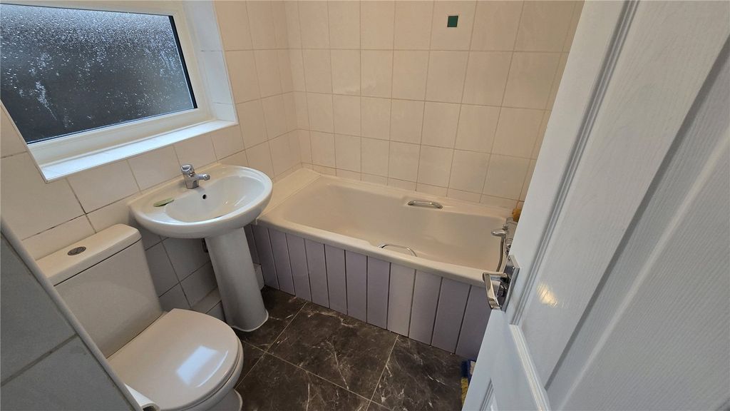 Property photo 3 of 8 Picture No. 05