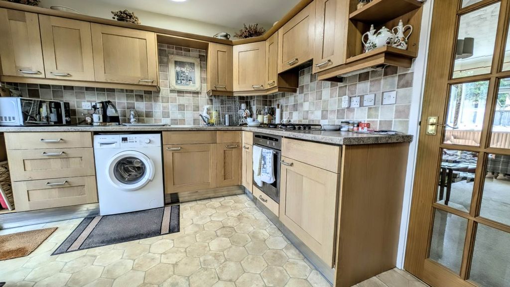 Property photo 3 of 11
