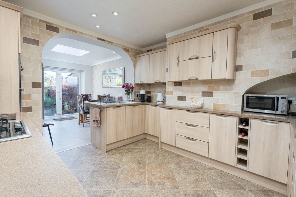 Property photo 2 of 29