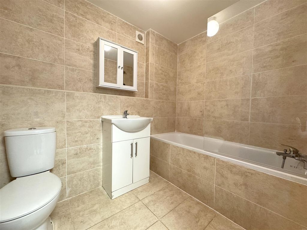 Property photo 3 of 6 Bathroom