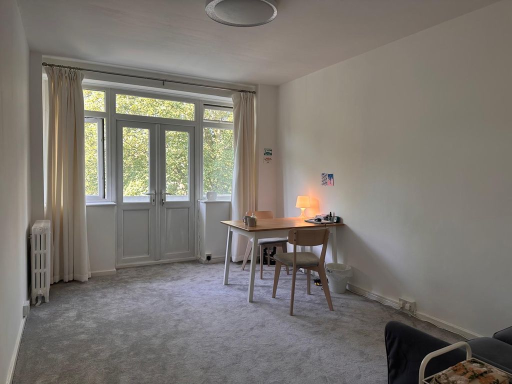 Property photo 1 of 3