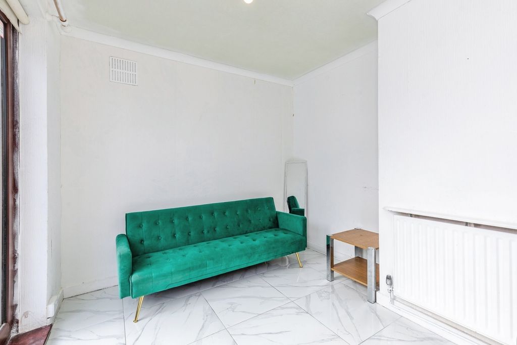 Property photo 2 of 20 Pbox-Img.Jpg