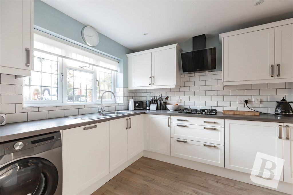 Property photo 3 of 26 Kitchen