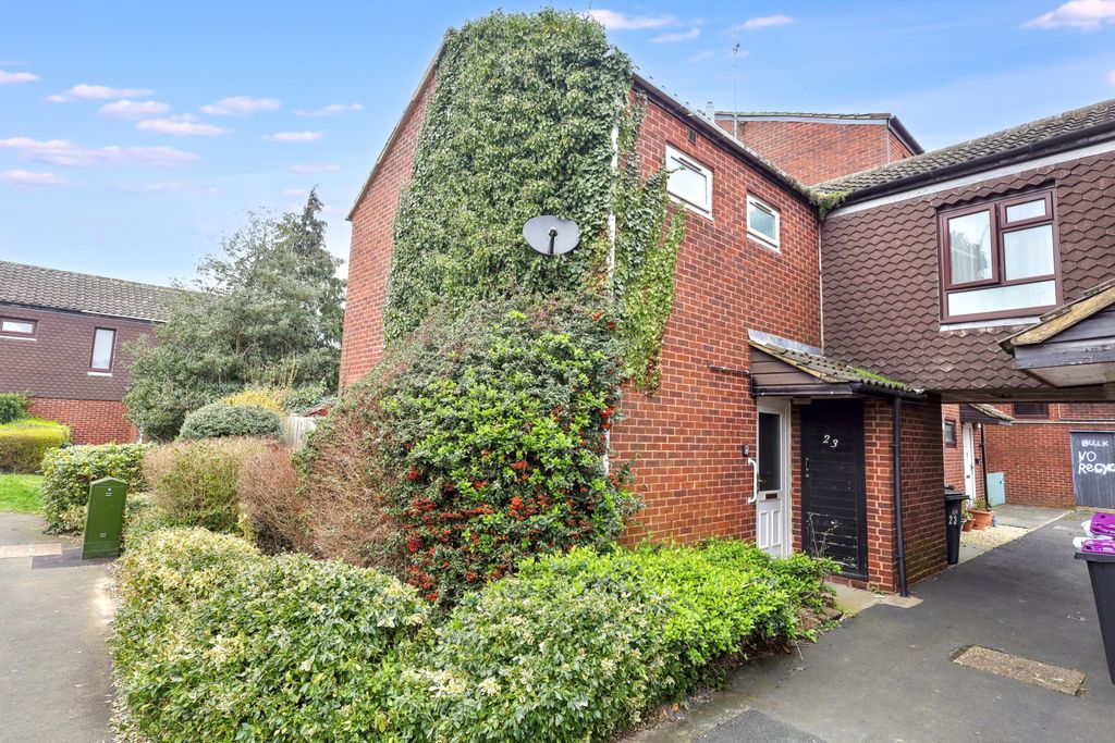 Property photo 1 of 17 23 Tee Side, Hertford, East Hertfordshire, Sg13 7st