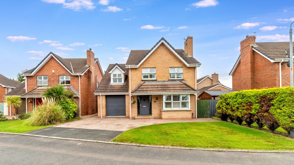 Property photo 2 of 39 001