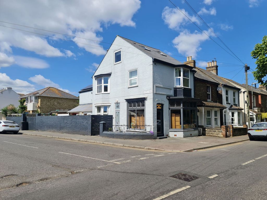 Property photo 2 of 37