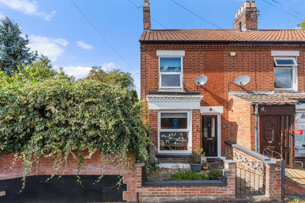 Property photo 1 of 21 56Mertonroad-002.Jpg