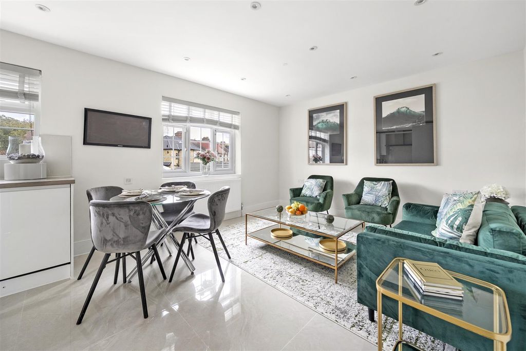 Property photo 2 of 15 Edward Avenue E4