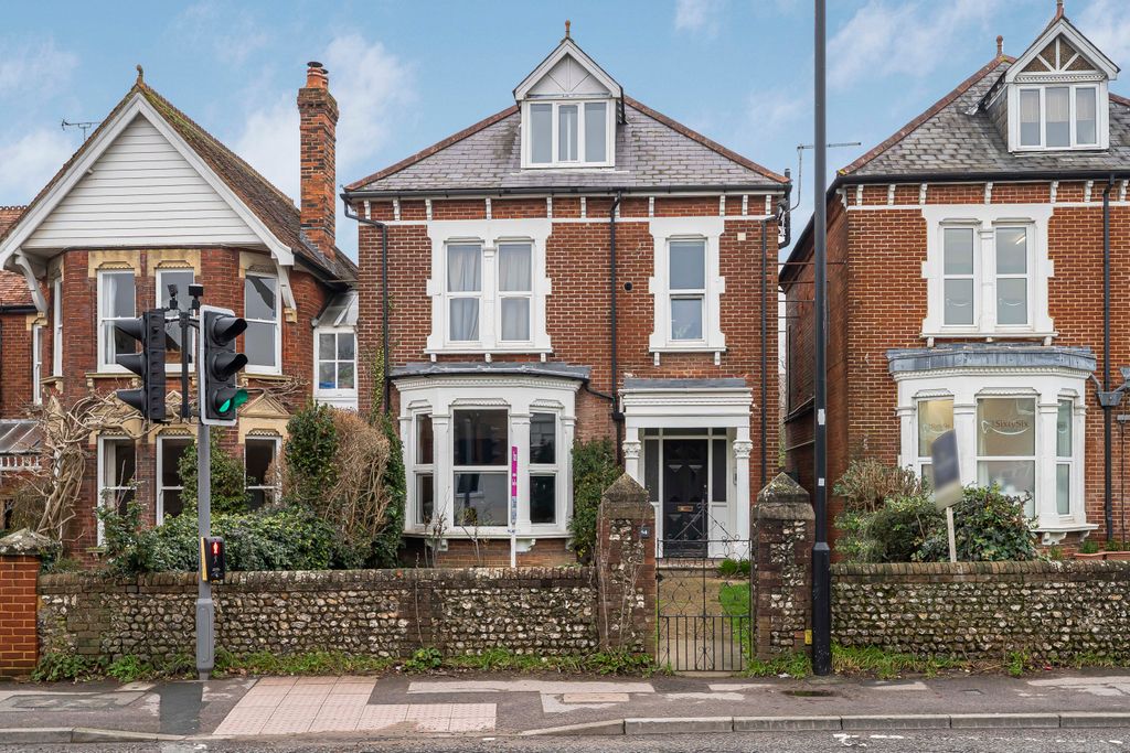 Property photo 1 of 20