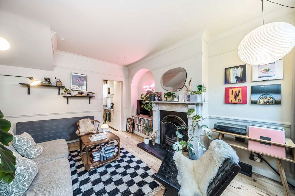 Property photo 2 of 8