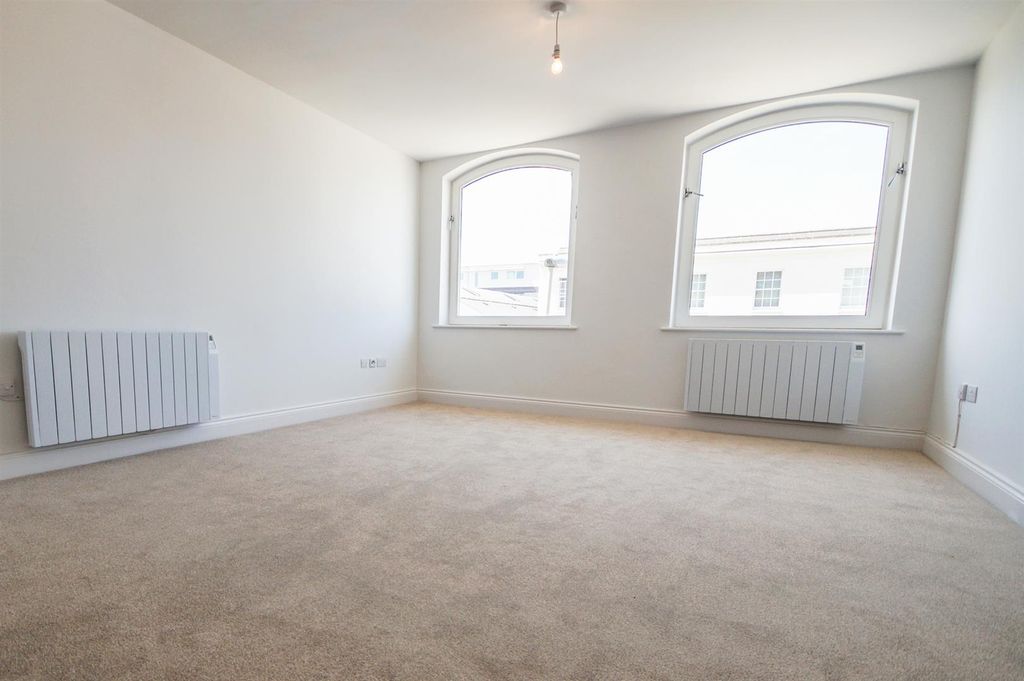 Property photo 3 of 7 Living Room.Jpg