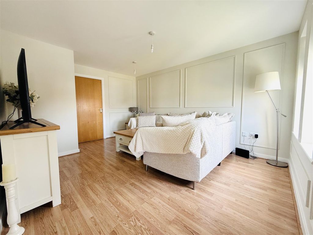 Property photo 3 of 17 Living Room