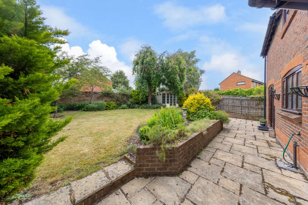 Property photo 2 of 32