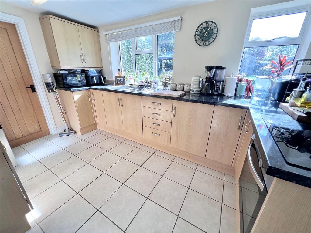 Property photo 3 of 14 Kitchen.Jpg