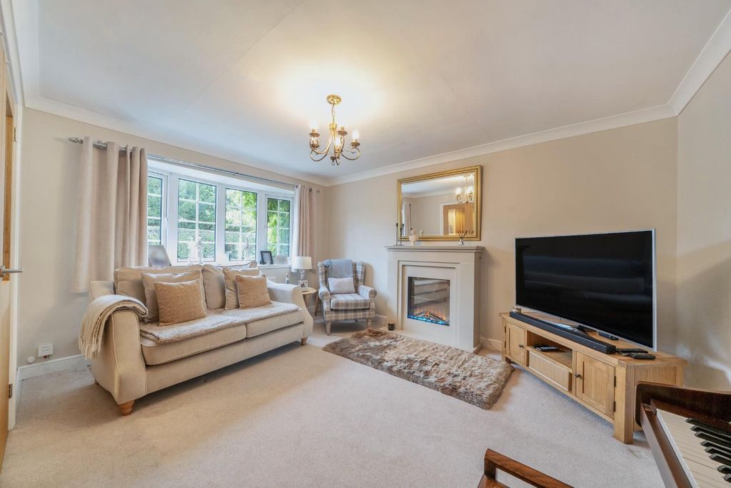 Property photo 3 of 17 Lounge 1.Jpg