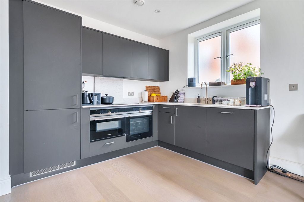 Property photo 2 of 7 Kitchen