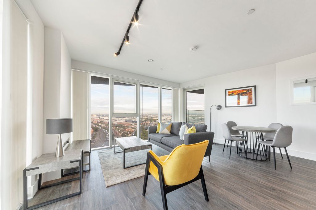 Property photo 2 of 25