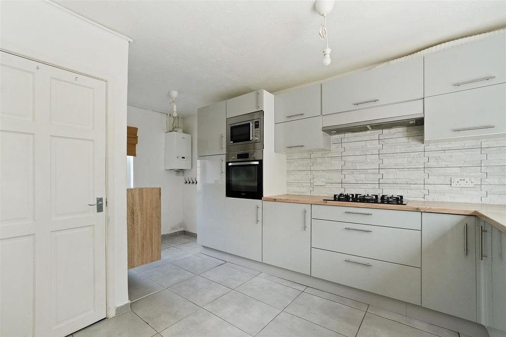 Property photo 3 of 17 Kitchen.Jpg