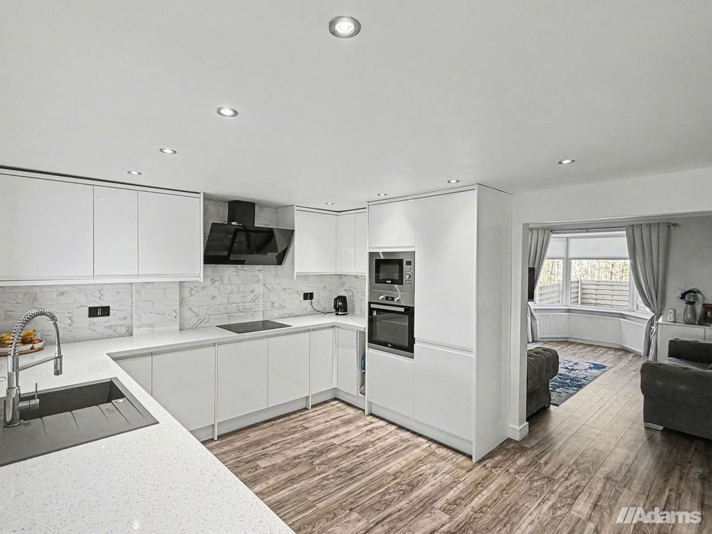 Property photo 2 of 31