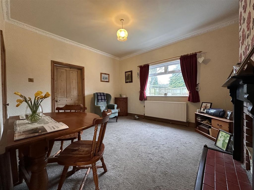 Property photo 2 of 18 Spacious Dining Room 06