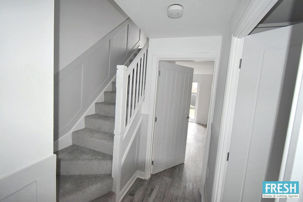 Property photo 2 of 25