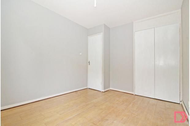 Property photo 3 of 9 190520231_Pads_Flat