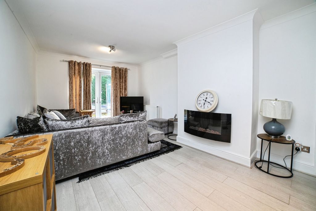 Property photo 2 of 16 Pbox-Img.Jpg