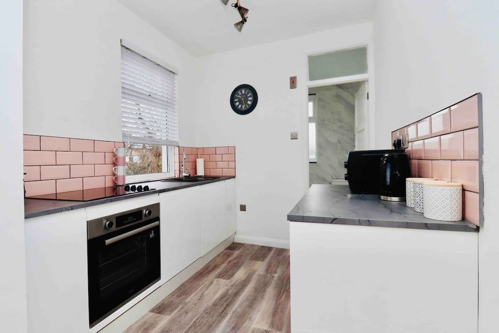 Property photo 2 of 26