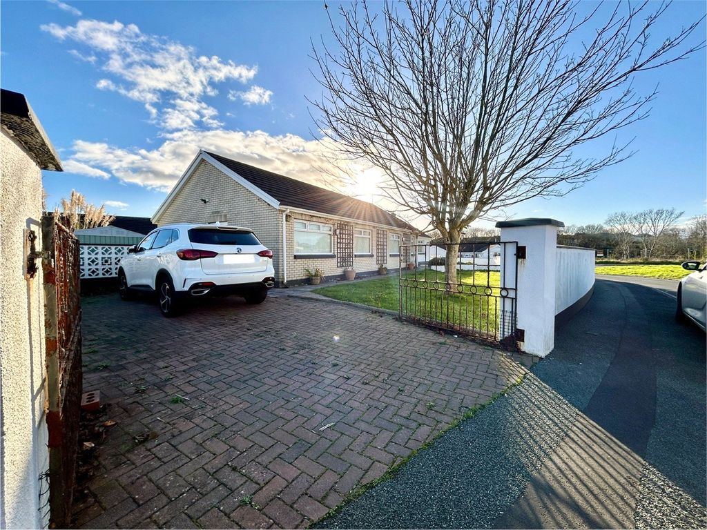 Property photo 2 of 21 Picture No. 23