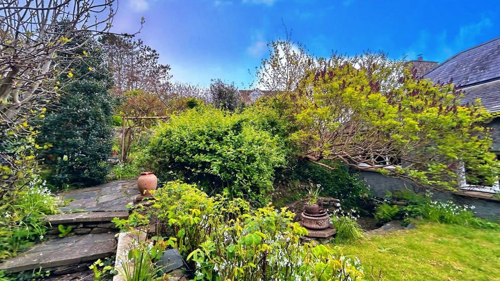 Property photo 2 of 33 Garden 5.Jpg