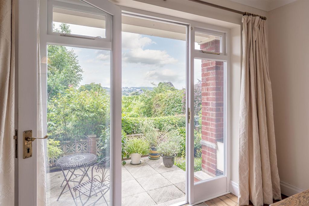 Property photo 2 of 24