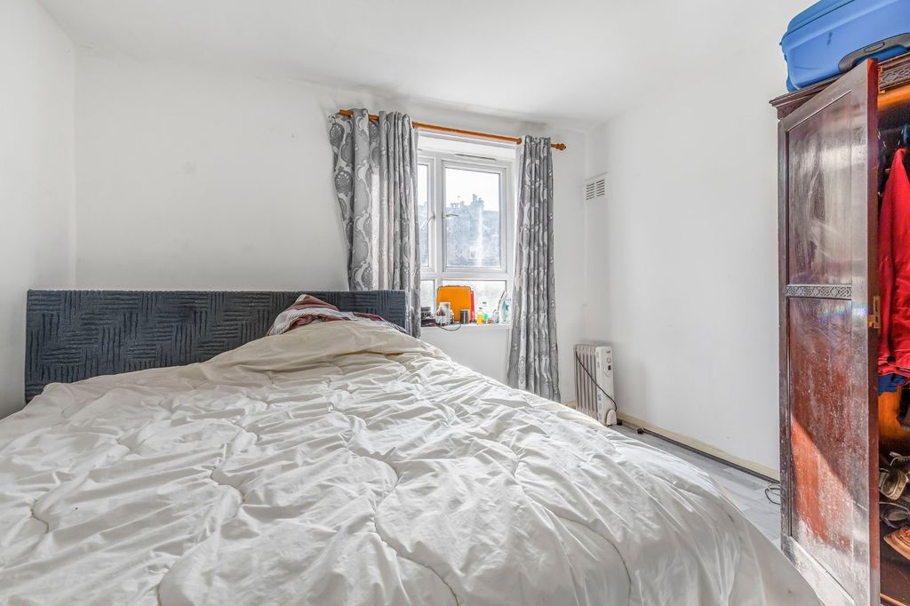 Property photo 3 of 5 Picture No. 17