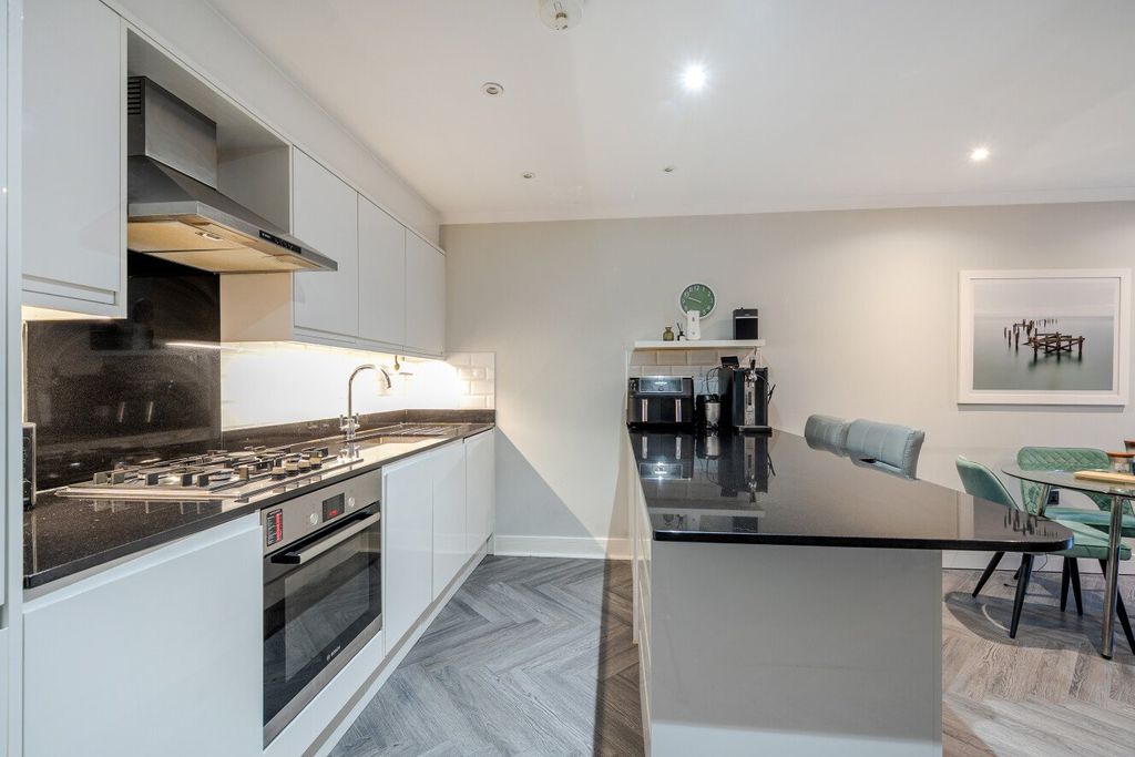 Additional image 9 of 3 bed flat for saleOrchard Avenue, Shirley, Croydon CR0