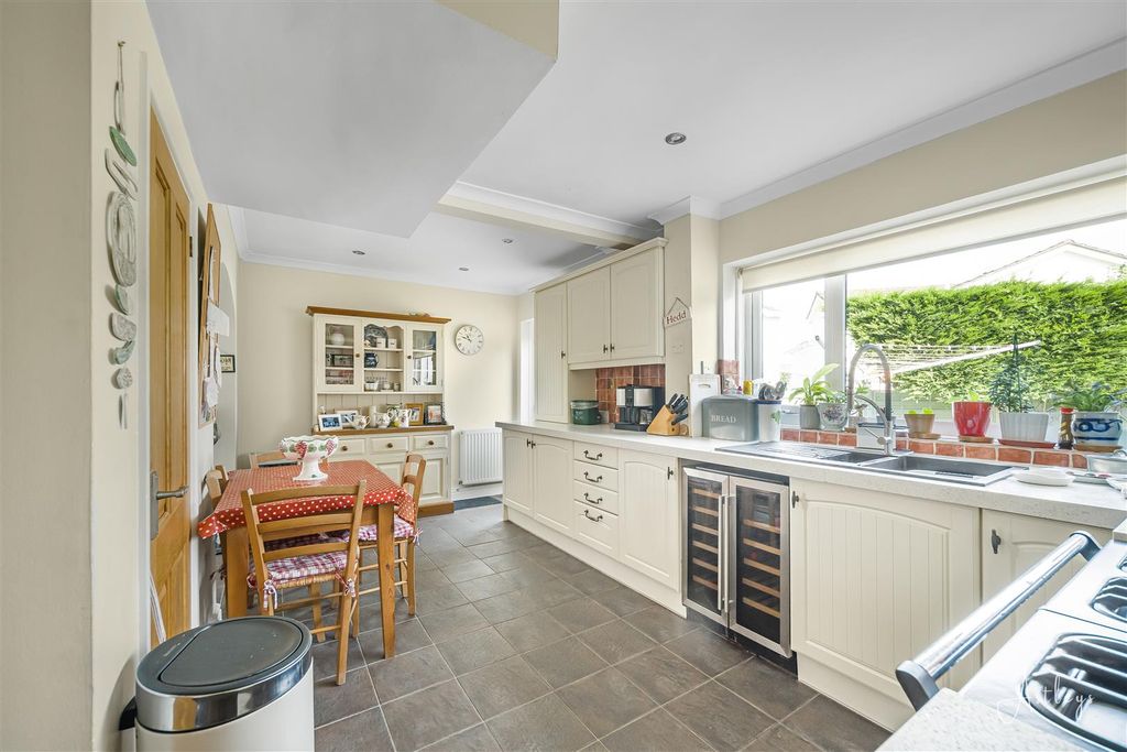 Property photo 2 of 28 Kitchen