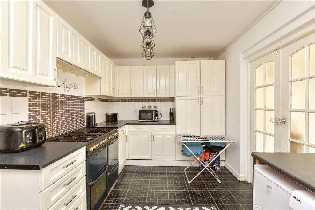 Property photo 2 of 14 Kitchen