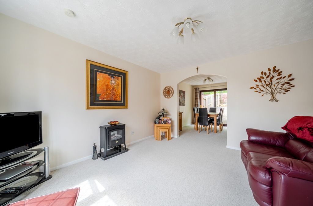 Property photo 3 of 21 10-681A02Fa4B895-1286220-Arw-10