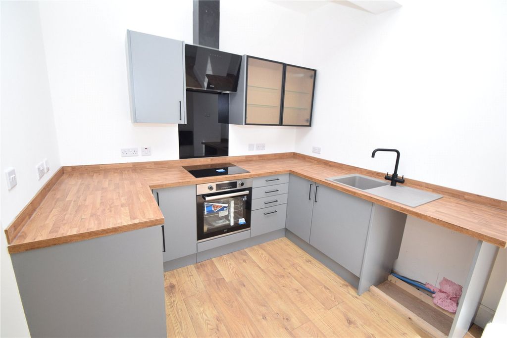 Property photo 1 of 7 Kitchen