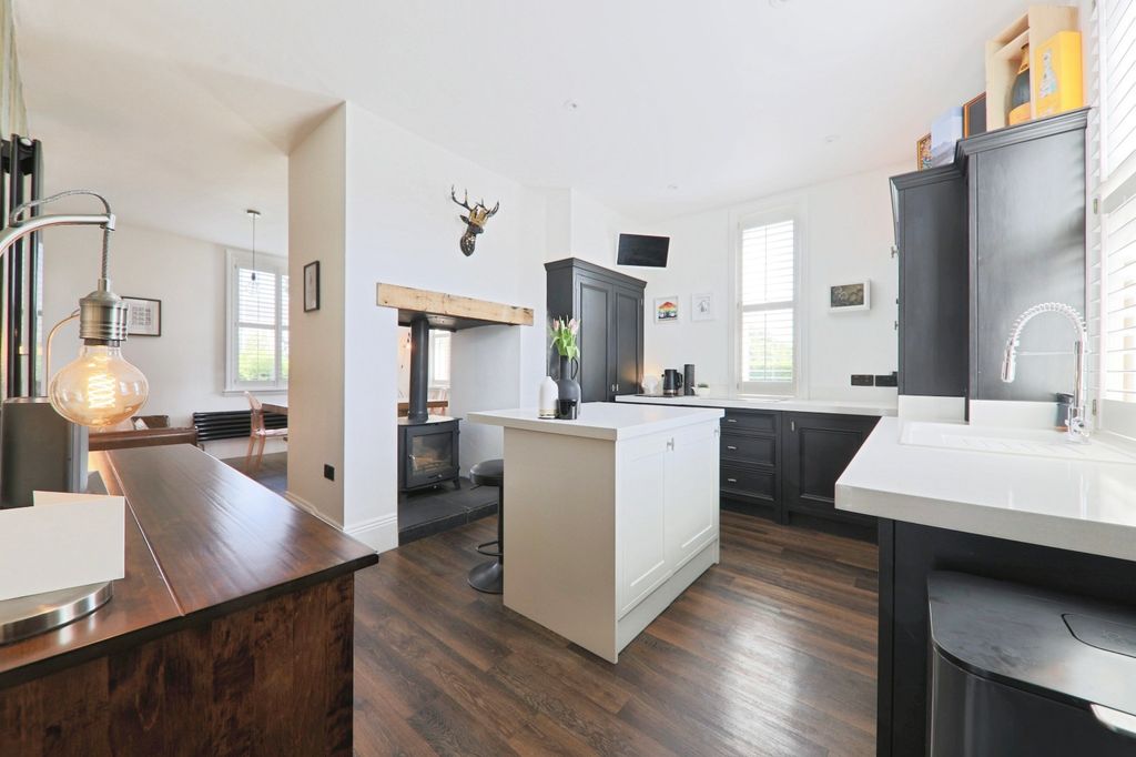 Property photo 2 of 28 4214465