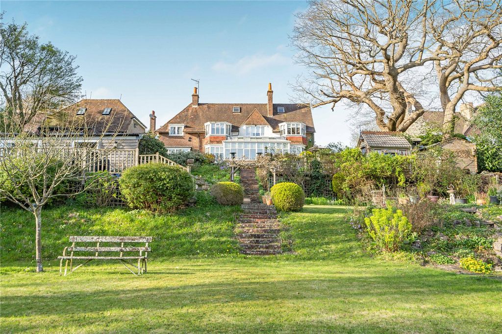 Property photo 1 of 21 Garden Elevation