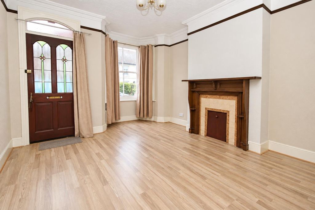 Property photo 2 of 14 1 (5).Png