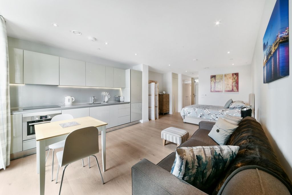 Property photo 1 of 7 Living Area