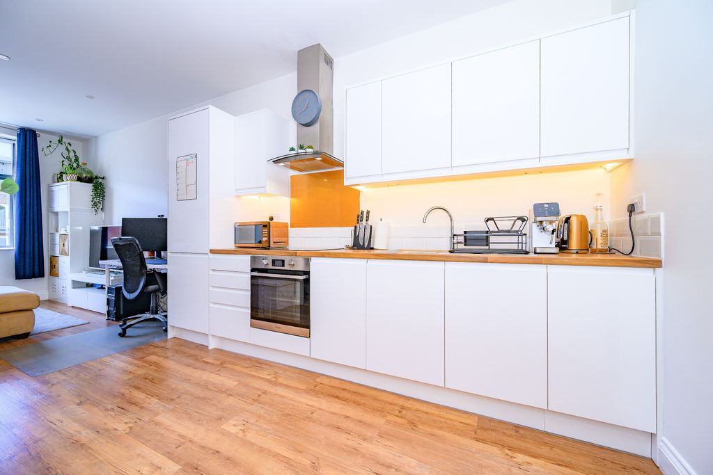 Property photo 2 of 12 Kitchen