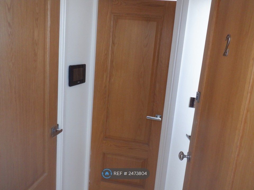Property photo 2 of 8 Hallway