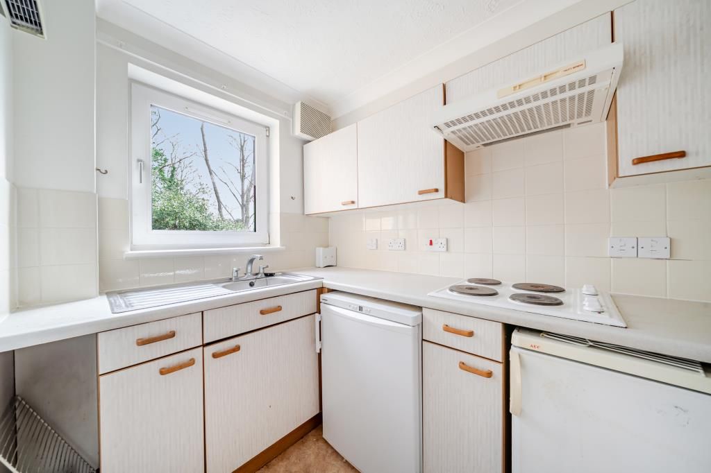 Property photo 3 of 9 Kitchen